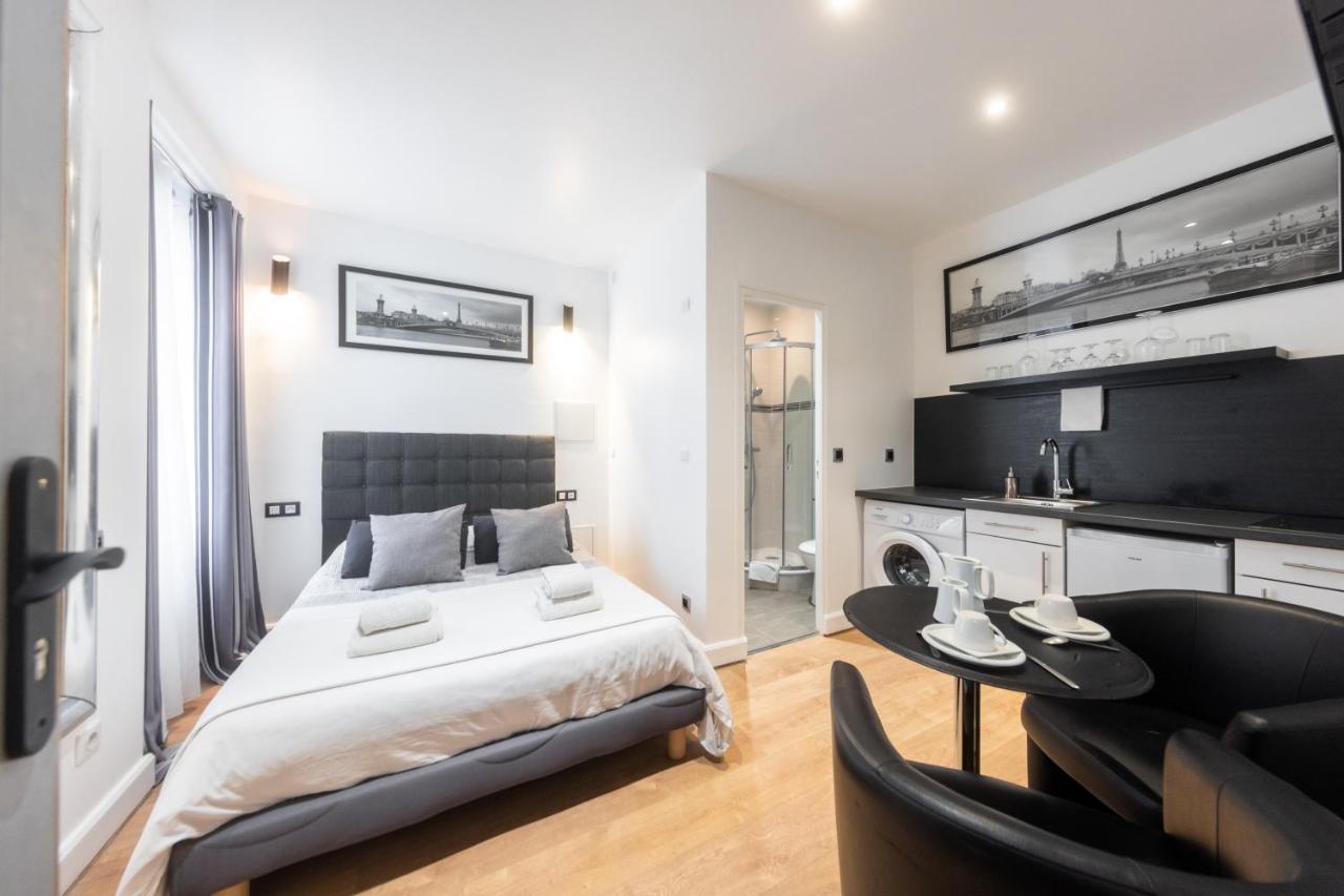 Near Eiffel Tower...Cute Little Studio Париж Екстериор снимка